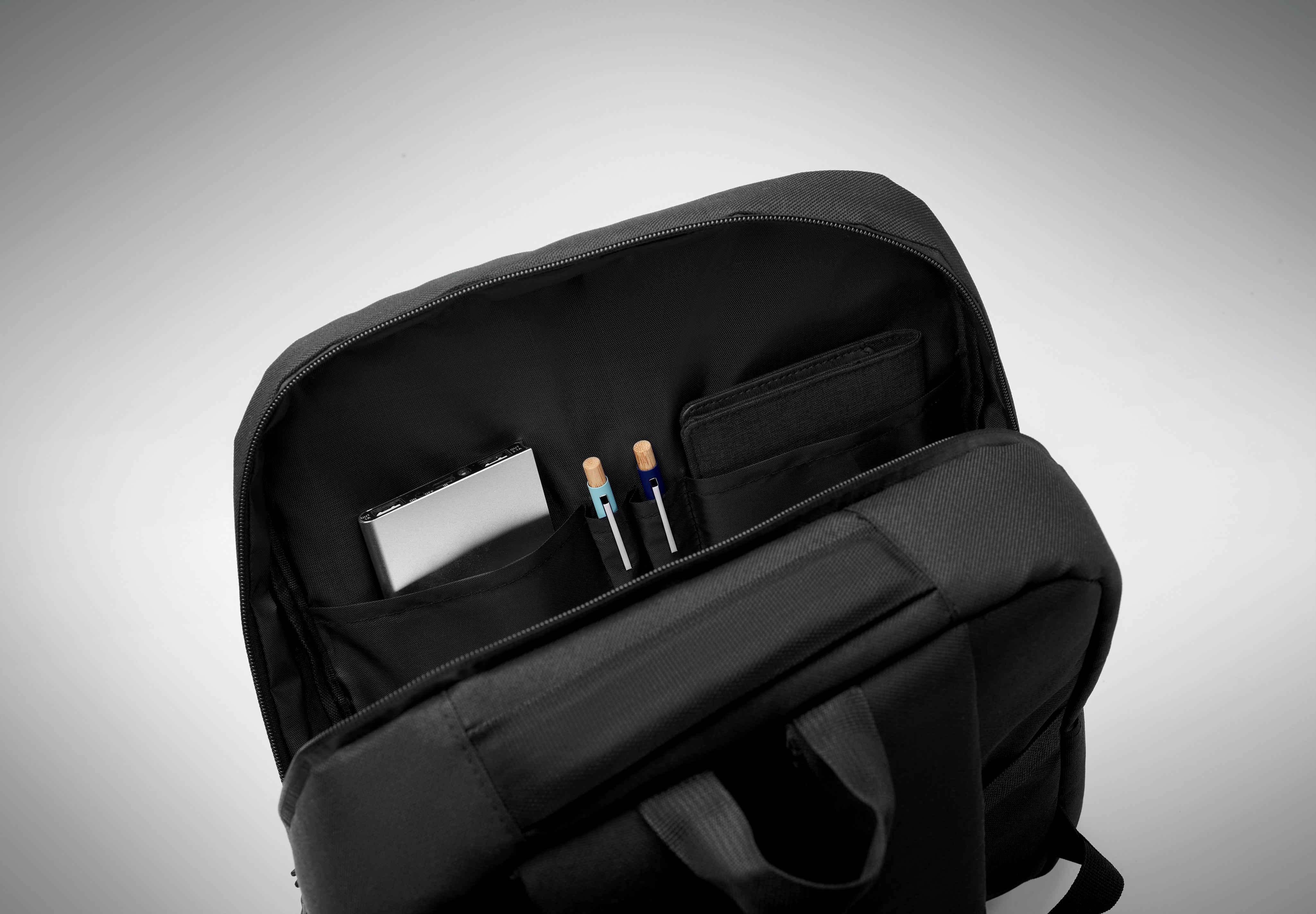 Smukły plecak na laptop 15 cal AKRAOS
