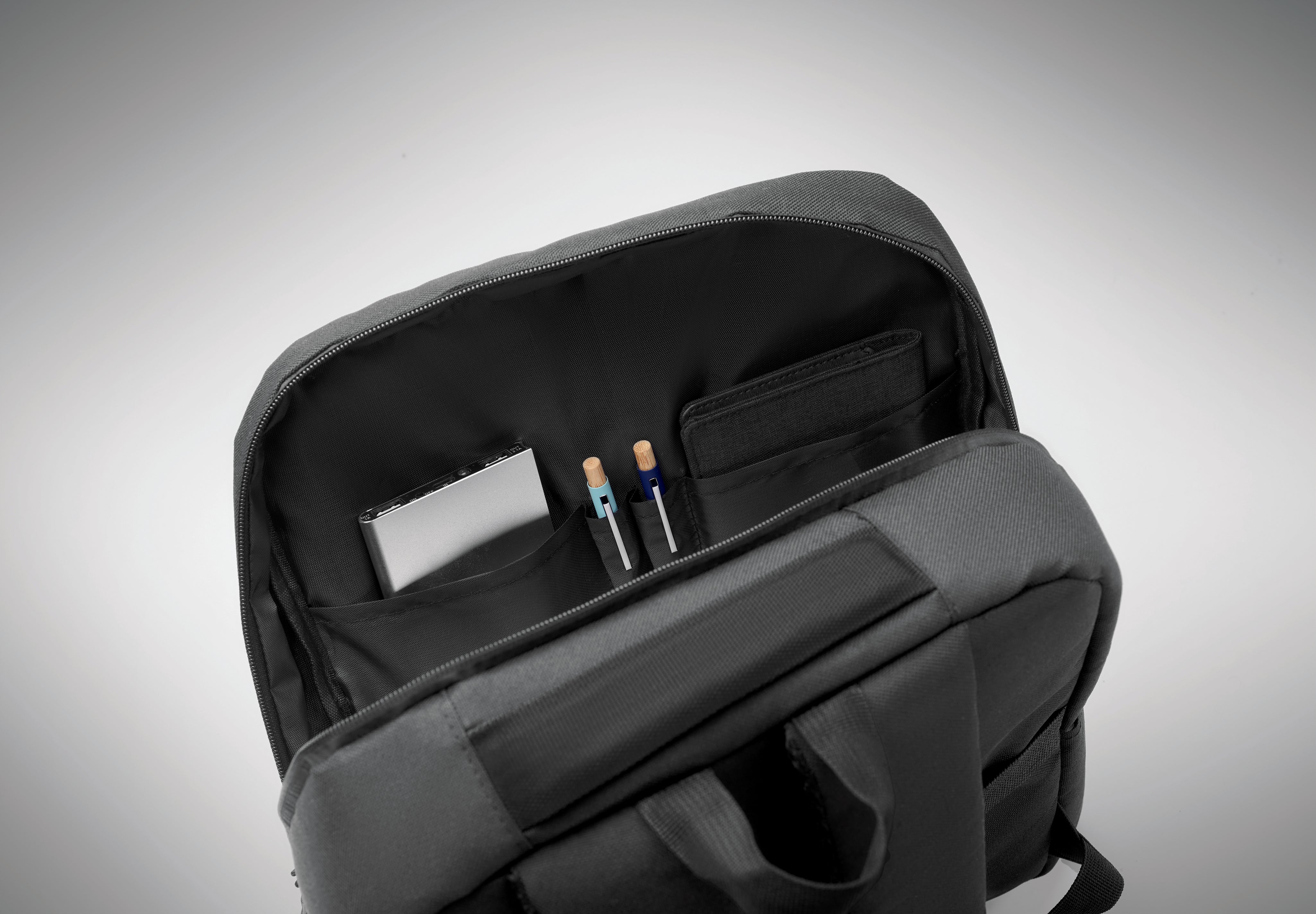 Smukły plecak na laptop 15 cal AKRAOS