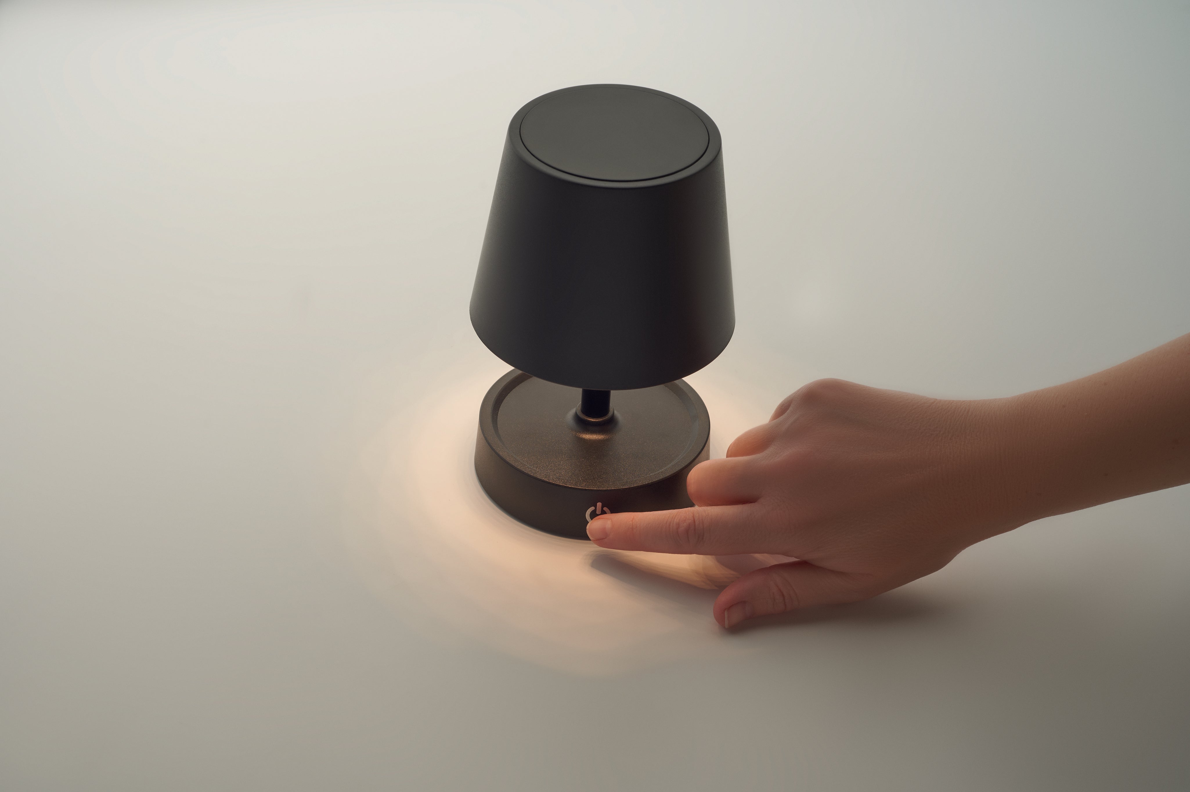 Lampa stołowa ładowana USB TAPLAMB