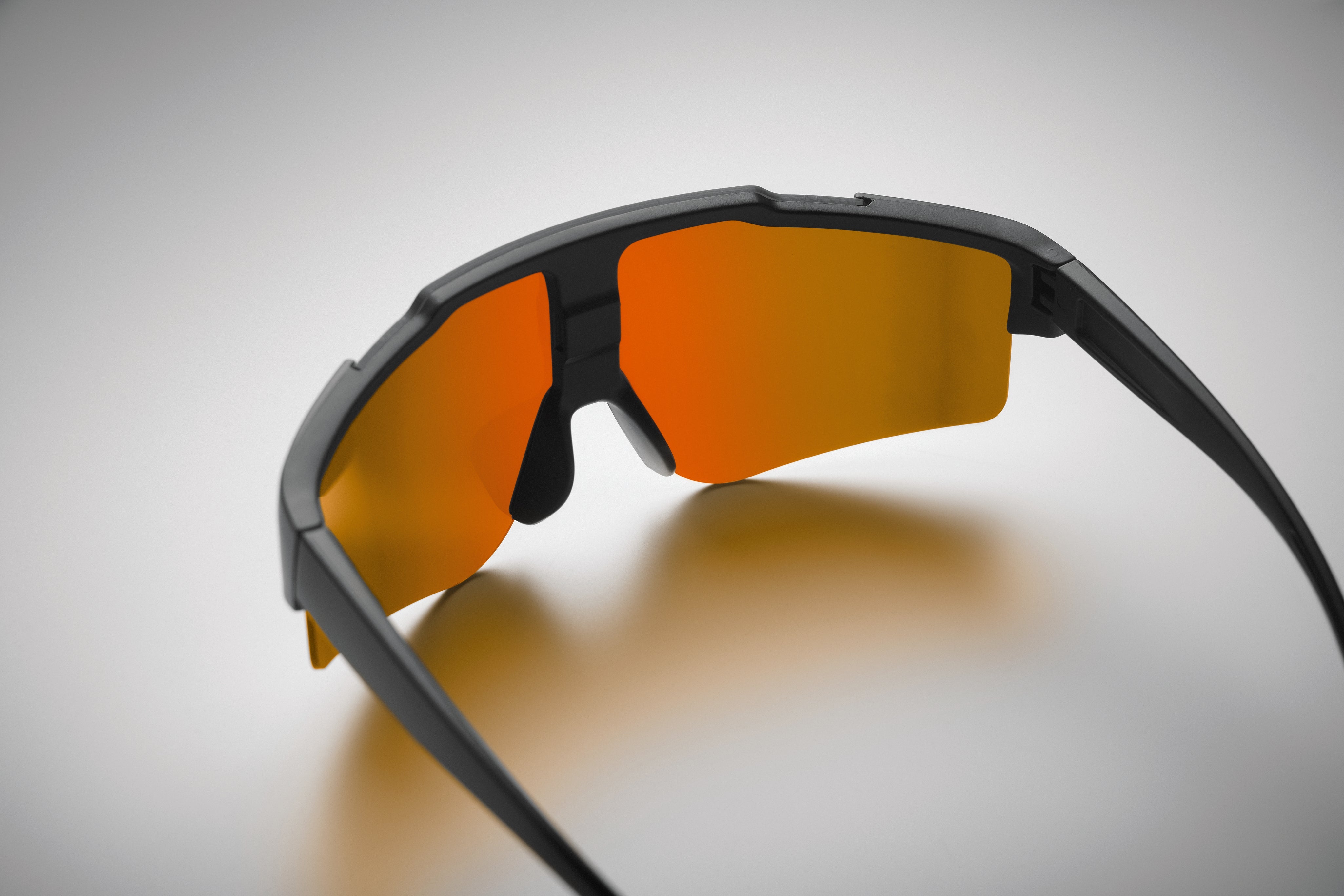 Lustrzane sportowe okulary prze SHINE
