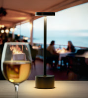 Aluminiowa lampa stołowa BISTRO