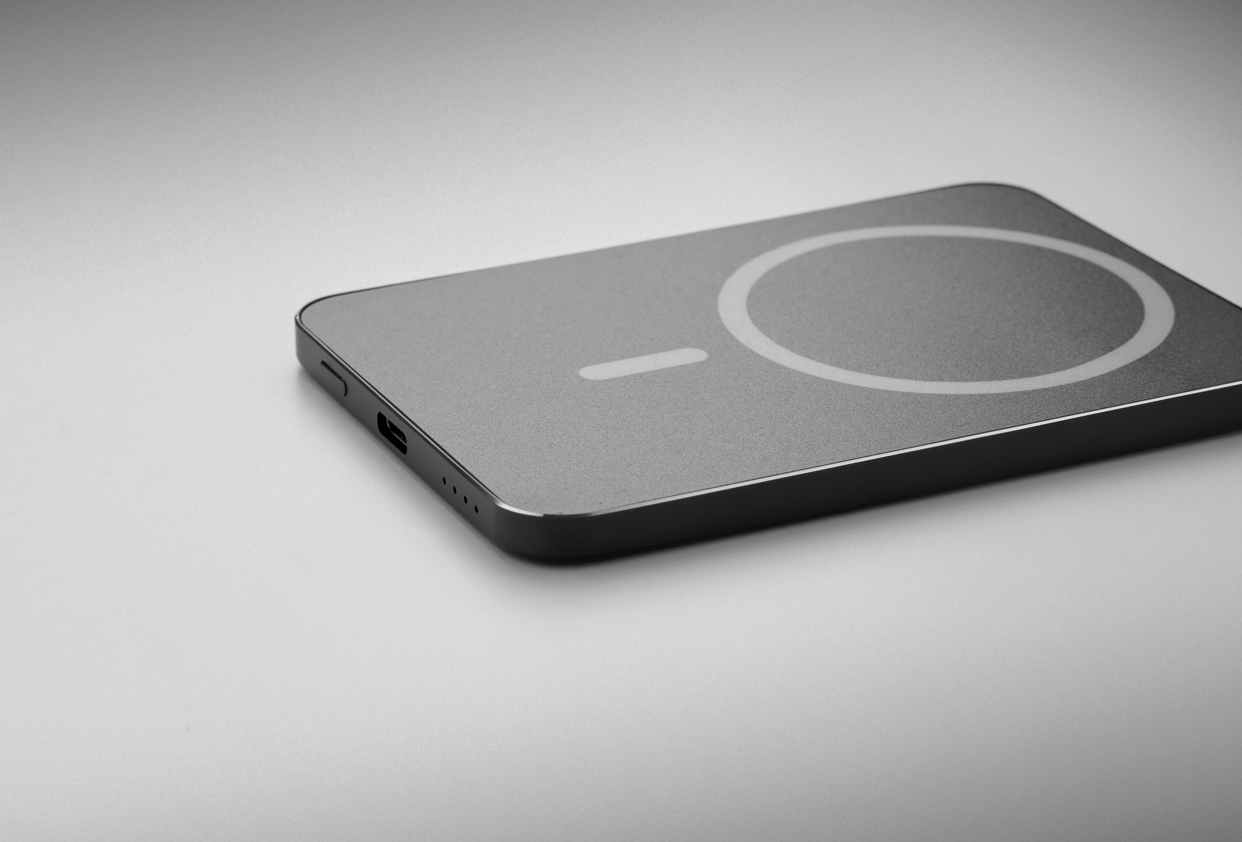 Smukły magnetyczny powerbank 20W SLIMVOLT