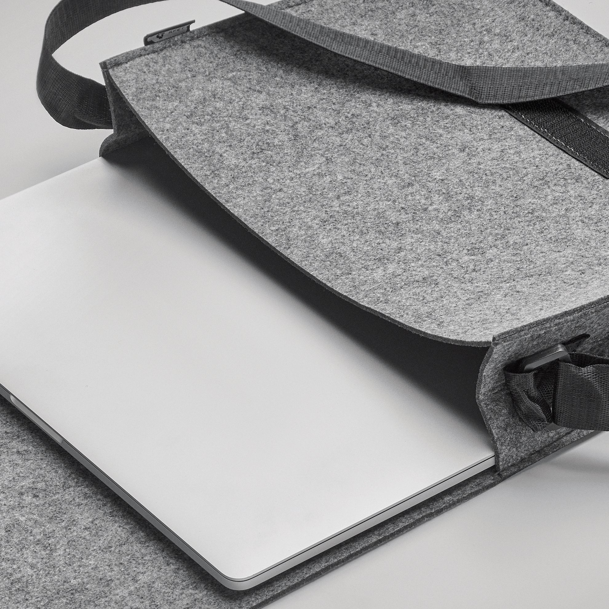 Filcowa torba na laptopa RPET BAGLO