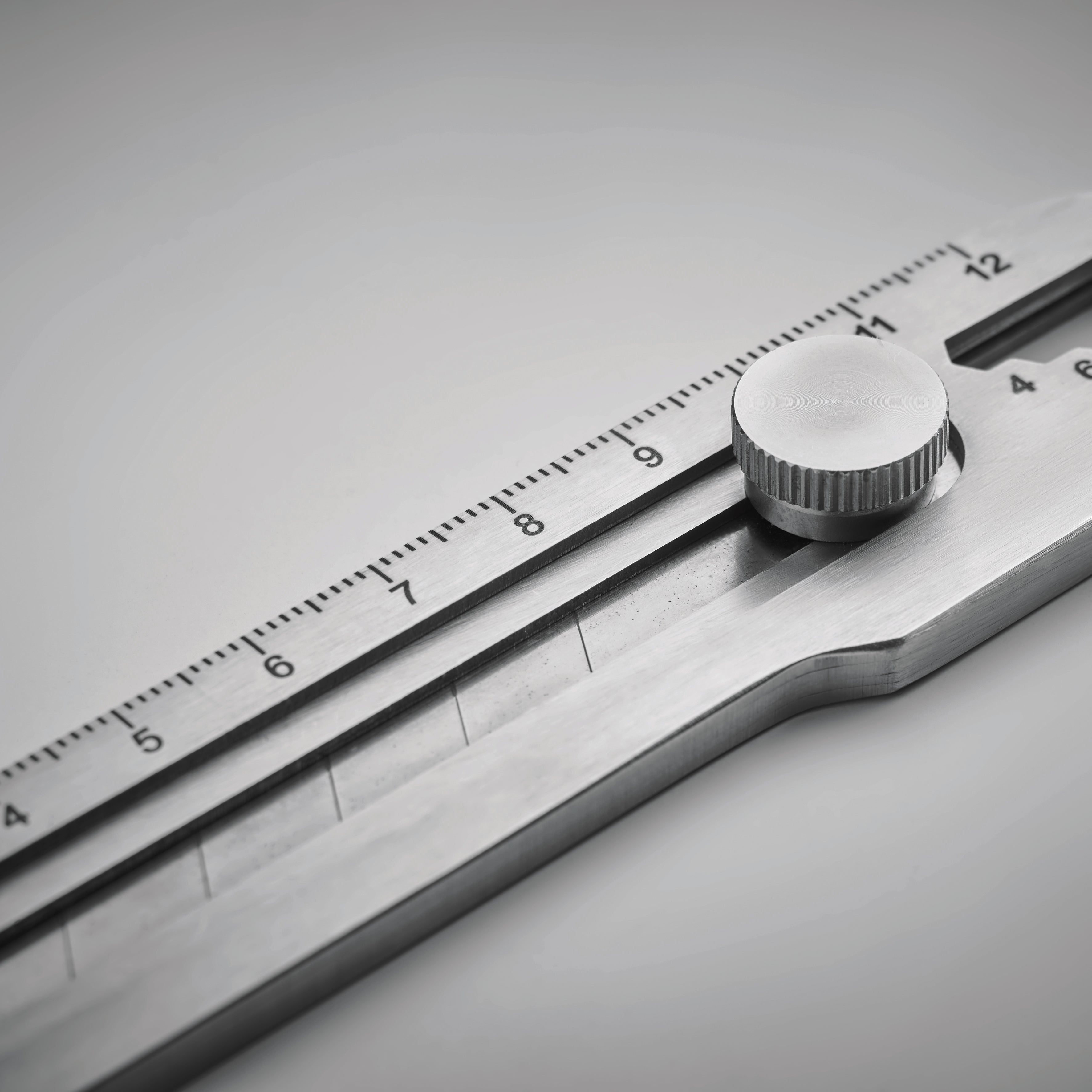 Wysuwany nóż wielofunkcyjny KNIFEPLUS