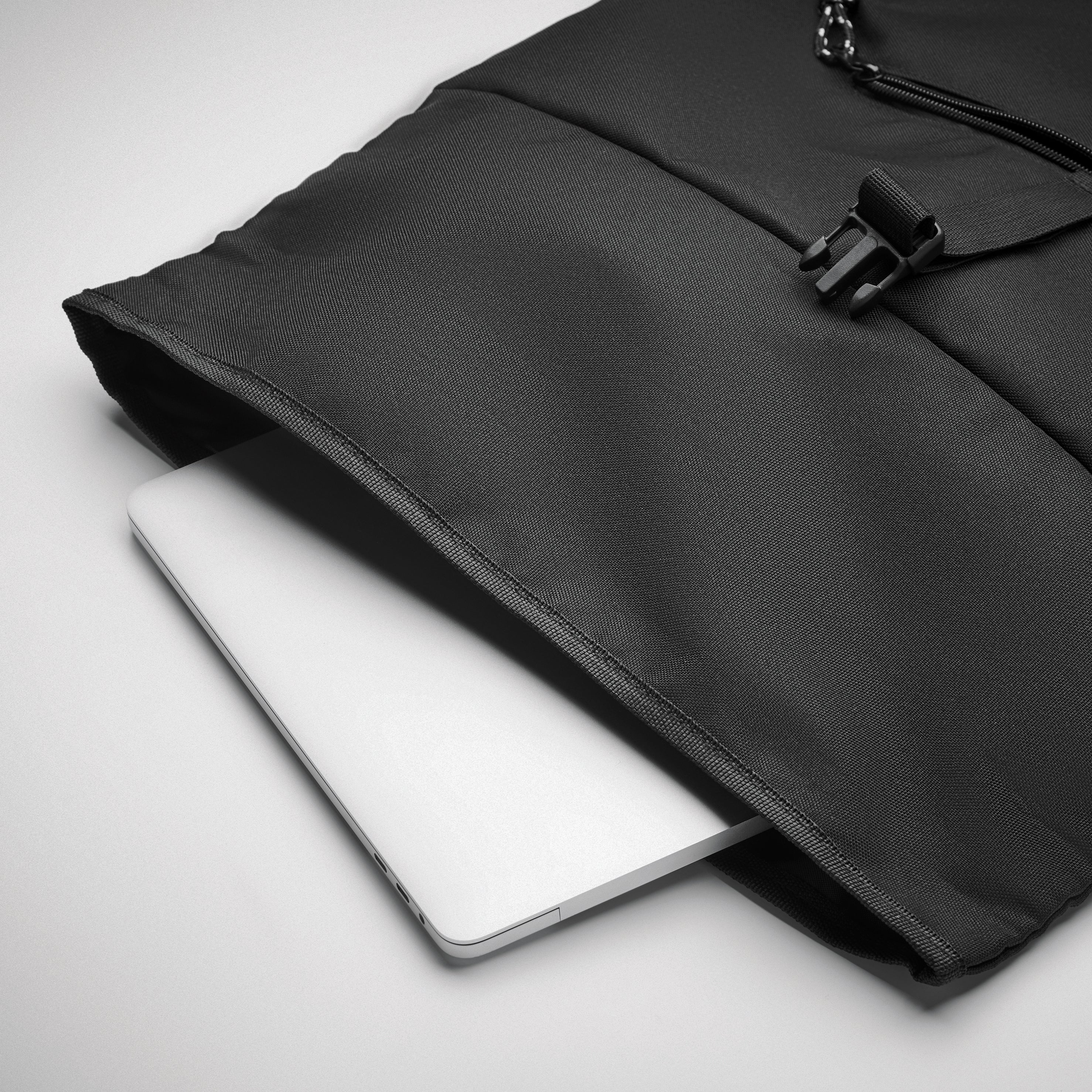 Plecak 600D RPET typu rolltop NAPA