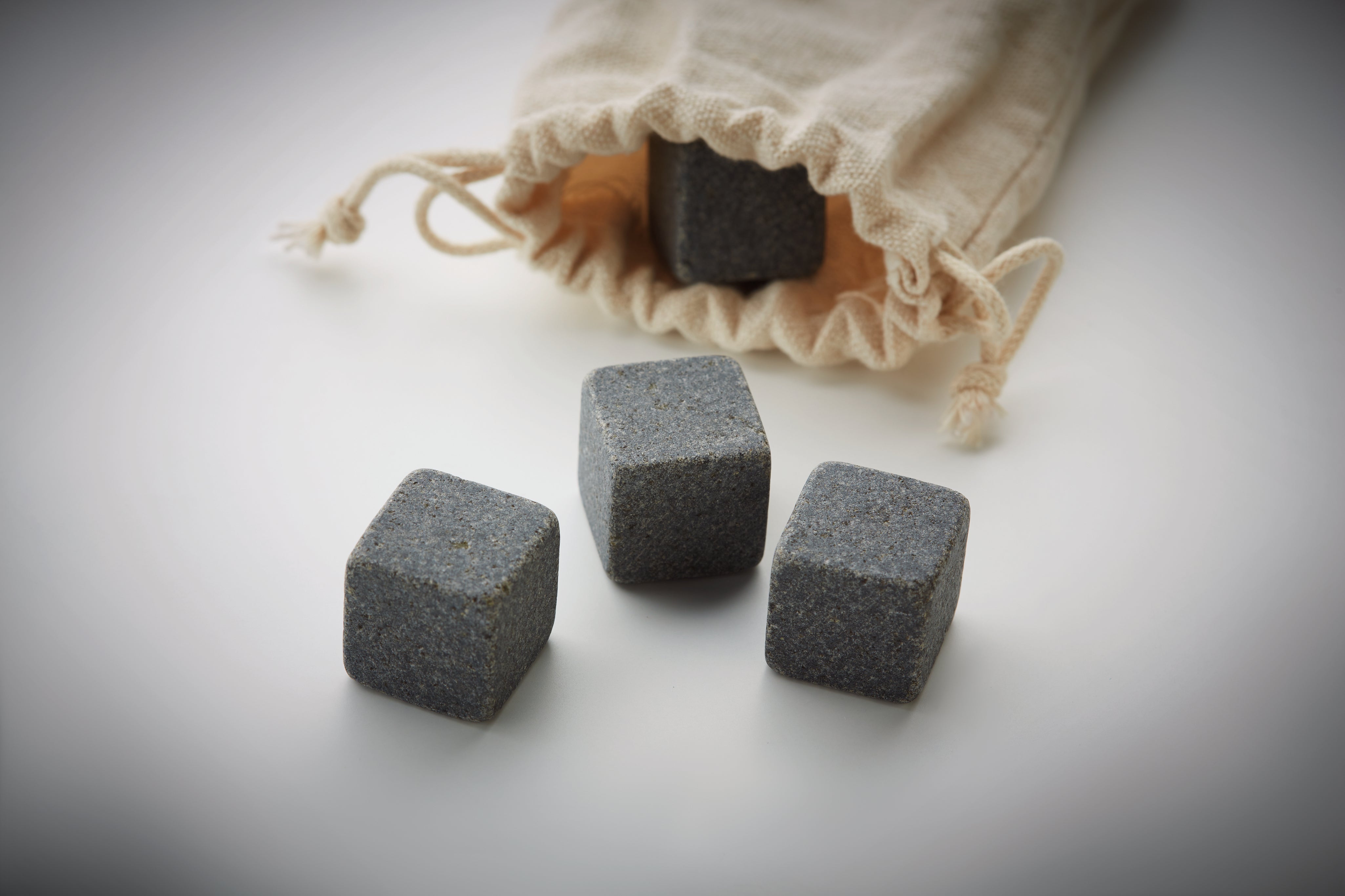 4 kamienne kostki lodu w etui ROCKS